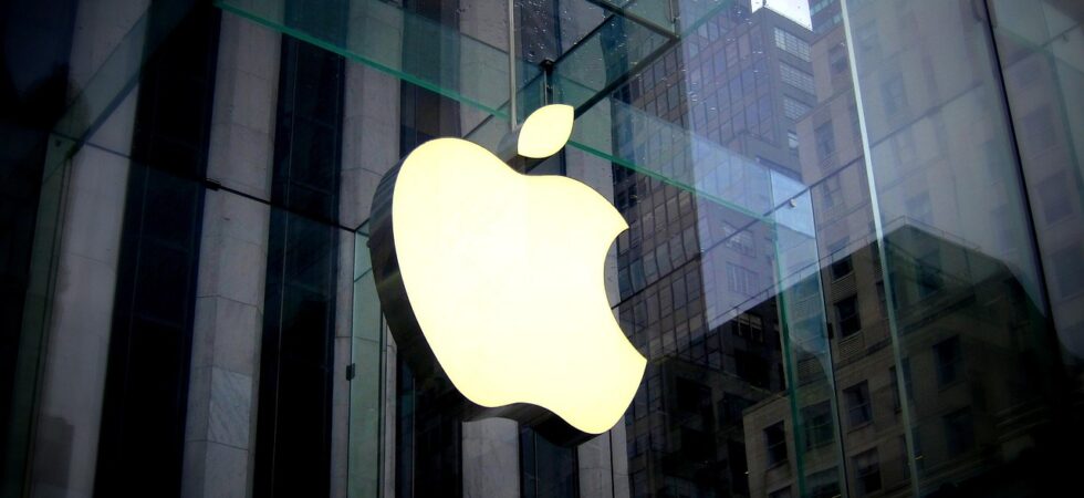 Apple vulnerability reports and AI cybersecurity flaws visualization
