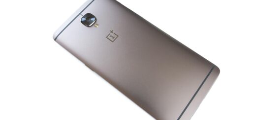 OnePlus smartphone displaying a root access vulnerability alert with OxygenOS logo